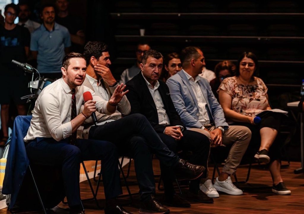 Cine e și cu ce se ocupă Antonela Bujduveanu, soția noului primar general interimar al Bucureștiului. S-au căsătorit în 2018 și au doi copii împreună
