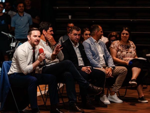 Cine e și cu ce se ocupă Antonela Bujduveanu, soția noului primar general interimar al Bucureștiului. S-au căsătorit în 2018 și au doi copii împreună